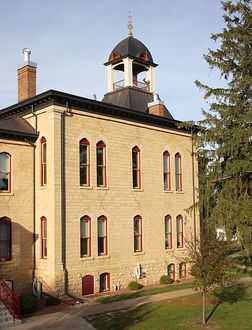 Vernon County WI Courthouse.jpg