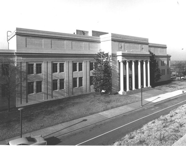 Tennessee State Library and Archives exterior.jpg