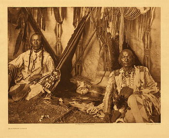 Arapaho Indian într-o cabană piegan3.jpg